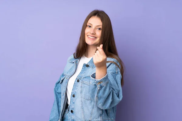 Adolescent Caucasien Fille Isolé Sur Pourpre Fond Faire Argent Geste — Photo