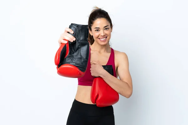 Sport Žena Přes Izolované Bílé Pozadí Boxerskými Rukavicemi — Stock fotografie