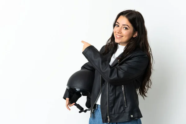 Mujer Sosteniendo Casco Motocicleta Aislado Sobre Fondo Blanco Apuntando Hacia —  Fotos de Stock