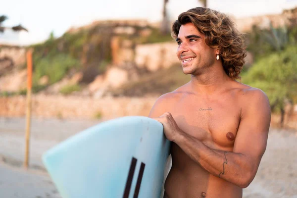 Jeune Homme Caucasien Lever Tôt Pour Faire Surf Lever Soleil — Photo