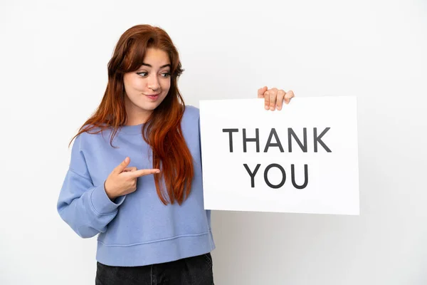 Mulher Ruiva Jovem Isolado Fundo Branco Segurando Cartaz Com Texto — Fotografia de Stock