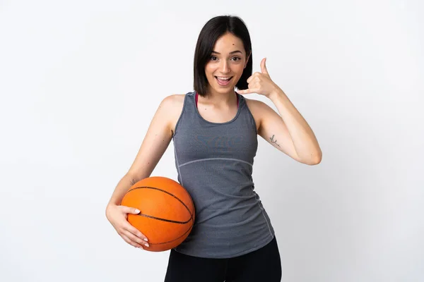 Jovem Mulher Jogando Basquete Isolado Fundo Branco Fazendo Gesto Telefone — Fotografia de Stock