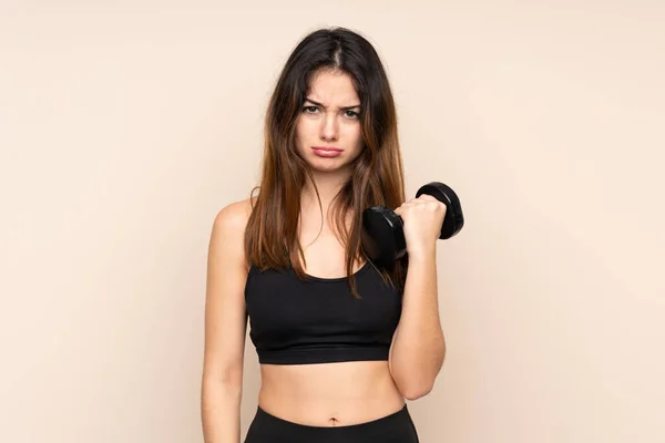 Young Sport Woman Making Weightlifting Isolated Beige Background Sad — Φωτογραφία Αρχείου