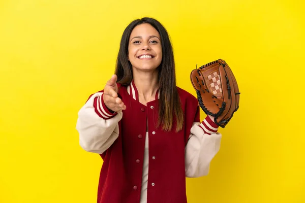 Mladá Běloška Hraje Baseball Izolované Žlutém Pozadí Třesoucí Ruce Pro — Stock fotografie