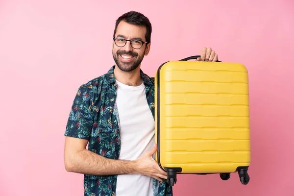 Joven Hombre Caucásico Sobre Fondo Aislado Vacaciones Con Maleta Viaje — Foto de Stock