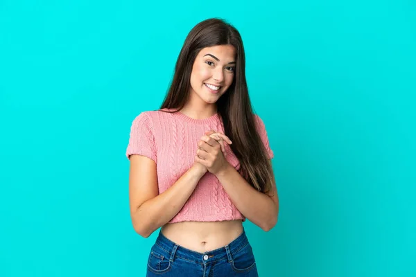 Jovem Brasileira Isolada Fundo Azul Rindo — Fotografia de Stock