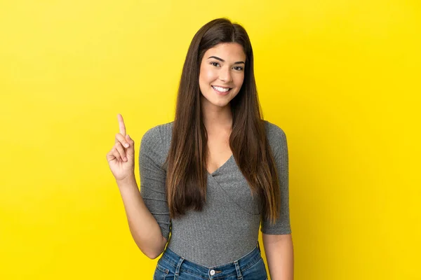 Young Brazilian Woman Isolated Yellow Background Showing Lifting Finger Sign — 图库照片