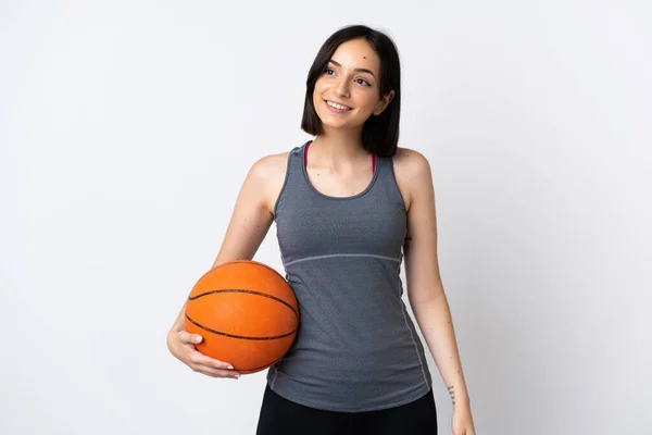 Jovem Mulher Jogando Basquete Isolado Fundo Branco Pensando Uma Ideia — Fotografia de Stock