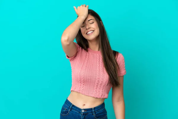 Mujer Brasileña Joven Aislada Sobre Fondo Azul Dado Cuenta Algo — Foto de Stock