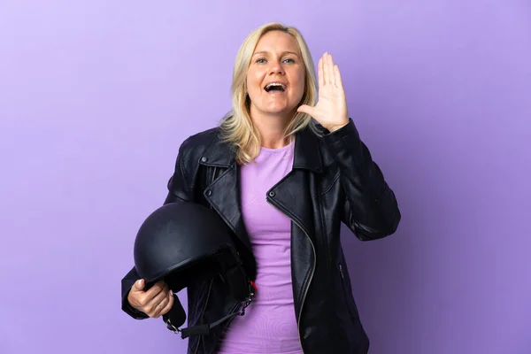 Middle Age Woman Holding Motorcycle Helmet Isolated Purple Background Shouting — Zdjęcie stockowe