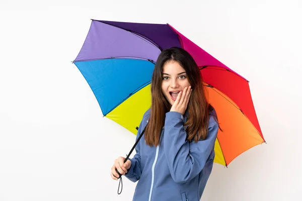 白い背景に孤立した傘を顔の表情で持つ女 — ストック写真