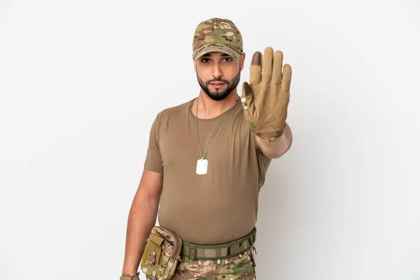 Ung Arabisk Soldat Man Isolerad Vit Bakgrund Gör Stopp Gest — Stockfoto