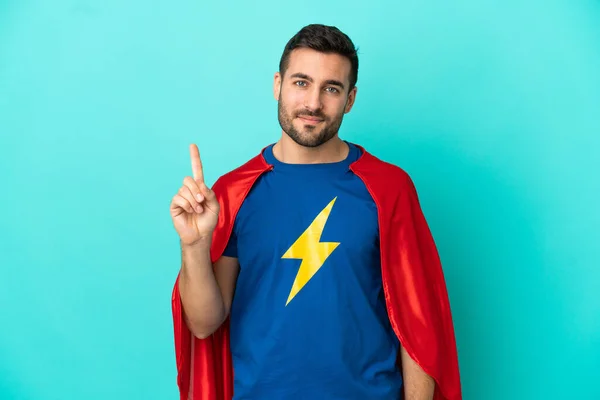 Super Herói Caucasiano Homem Isolado Fundo Azul Mostrando Levantando Dedo — Fotografia de Stock