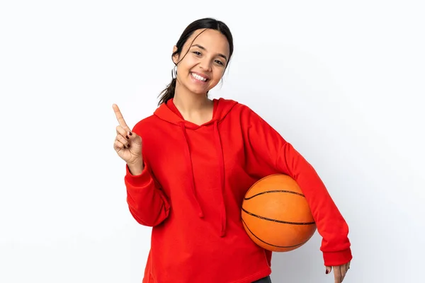 若いです女性プレイバスケットボール上の隔離された白い背景ショーと持ち上げる指でベストの印 — ストック写真