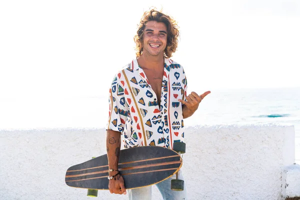 Young Caucasian Man Practicing Longboard Beach — Stock Photo, Image