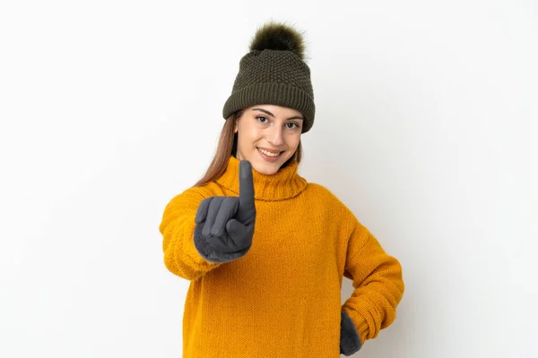 Junges Mädchen Mit Wintermütze Isoliert Auf Weißem Hintergrund Zeigt Und — Stockfoto