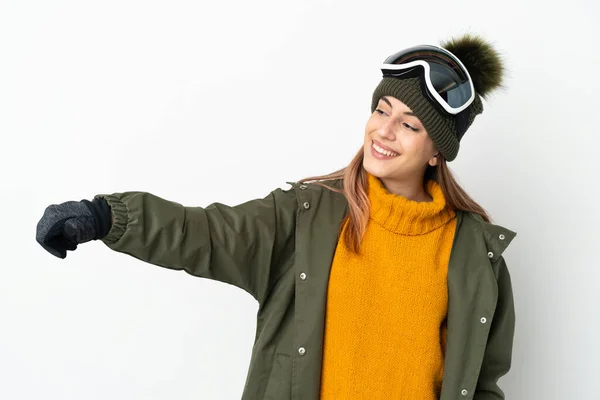 Sciatore Donna Caucasica Con Occhiali Snowboard Isolato Sfondo Bianco Dando — Foto Stock