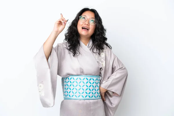 Joven Mujer Asiática Usando Kimono Aislado Sobre Fondo Blanco Con —  Fotos de Stock