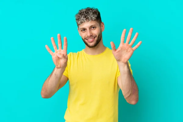 Ung Vacker Kaukasisk Man Isolerad Blå Bakgrund Räkna Nio Med — Stockfoto