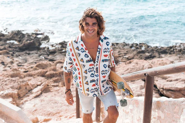 Young Caucasian Man Practicing Longboard Beach — Stock Photo, Image