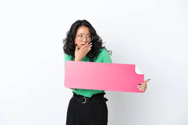 Jovem Mulher Asiática Isolada Fundo Branco Segurando Cartaz Vazio Com — Fotografia de Stock