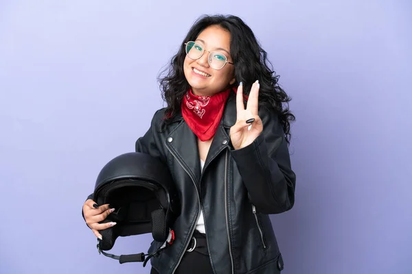 Jovem Mulher Asiática Com Capacete Motocicleta Isolado Fundo Roxo Feliz — Fotografia de Stock