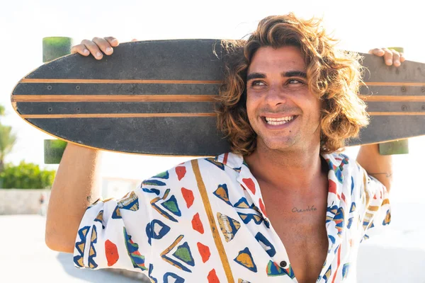 Young Caucasian Man Practicing Longboard Beach — Stock Photo, Image