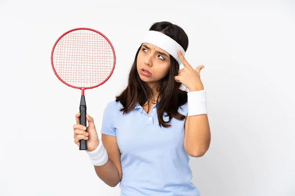 Genç Badmintoncu Kadın Izole Edilmiş Beyaz Arka Planda Deliliğin Jestini — Stok fotoğraf