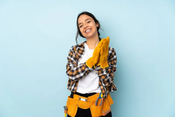 Young Electrician Woman Isolated Blue Background Applauding Presentation Conference — Stock Fotó