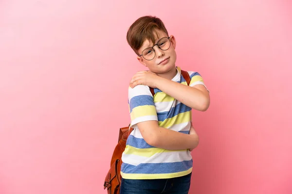 Μικρή Κοκκινομάλλα Καυκάσιος Αγόρι Απομονώνονται Ροζ Φόντο Που Πάσχουν Από — Φωτογραφία Αρχείου