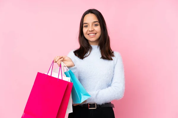 Jovem Com Saco Compras Sobre Fundo Rosa Isolado Mantendo Braços — Fotografia de Stock