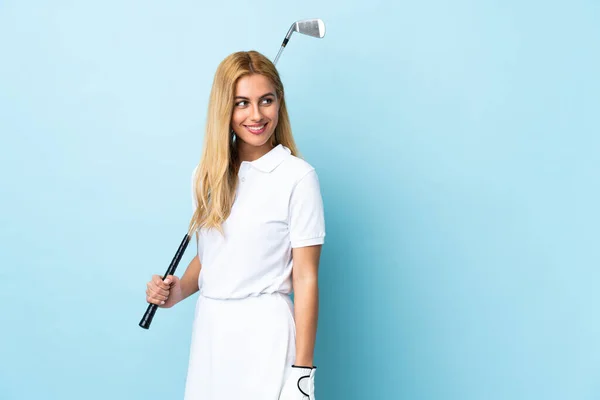 Giovane Donna Bionda Uruguaiana Isolato Sfondo Blu Giocare Golf — Foto Stock