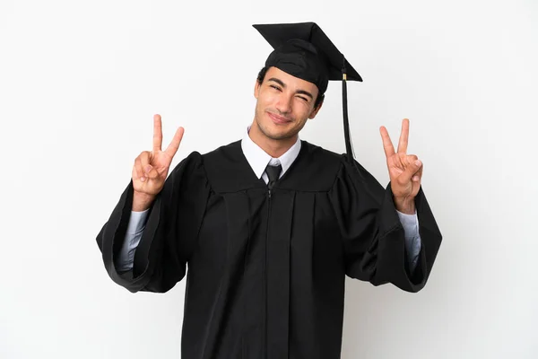 Jonge Universiteit Afgestudeerd Geïsoleerde Witte Achtergrond Toont Overwinning Teken Met — Stockfoto