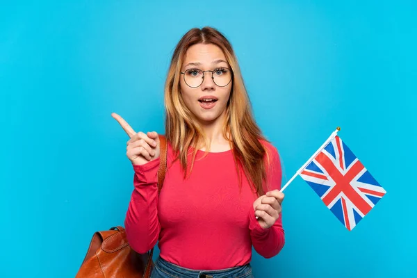 Young Girl Holding United Kingdom Flag Isolated Blue Background Intending — Stock Photo, Image