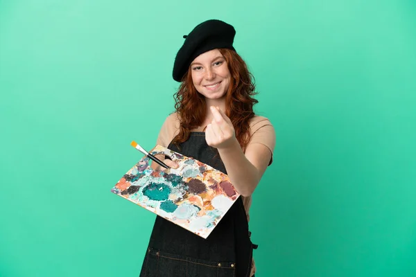 Nastoletni Rudowłosy Artysta Trzymając Paletę Odizolowanych Zielonym Tle Pieniądze Gest — Zdjęcie stockowe