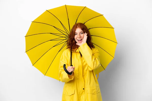 Adolescente Ruiva Menina Capa Impermeável Guarda Chuva Isolado Fundo Branco — Fotografia de Stock