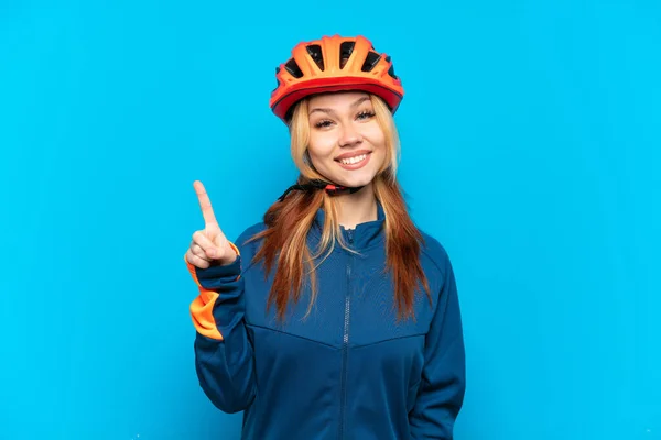 Joven Ciclista Aislada Sobre Fondo Azul Mostrando Levantando Dedo Señal — Foto de Stock