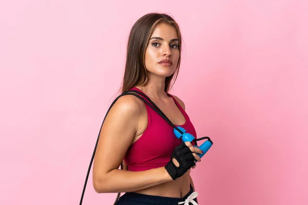 Mujer Uruguaya Joven Aislada Sobre Fondo Rosa Con Cuerda Salto —  Fotos de Stock