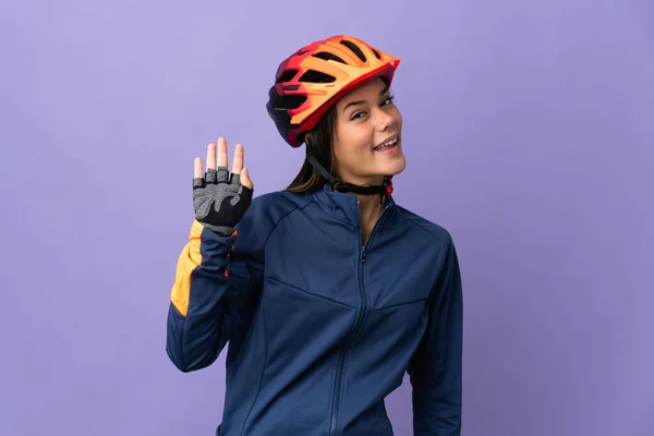 Genç Bisikletçi Kız Mutlu Bir Ifadeyle Selamlıyor — Stok fotoğraf