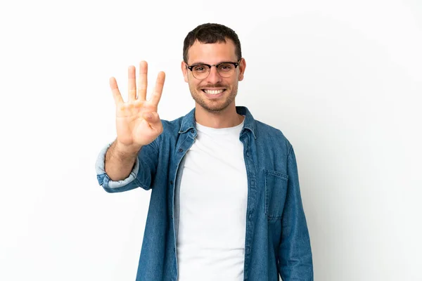 ブラジル人男性上の隔離された白い背景幸せなとカウント4とともに指 — ストック写真
