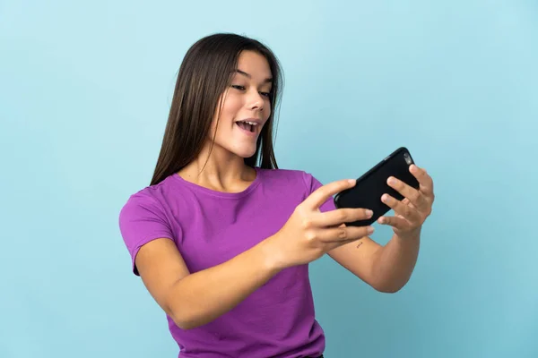 Ragazza Adolescente Isolato Sfondo Rosa Giocare Con Telefono Cellulare — Foto Stock