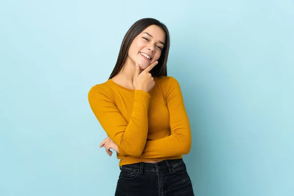 Teenager Dívka Izolované Modrém Pozadí Šťastný Usmívající — Stock fotografie