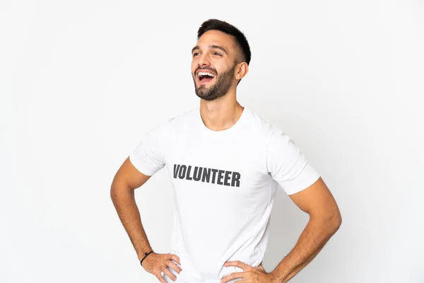 Jeune Homme Volontaire Caucasien Isolé Sur Fond Blanc Posant Avec — Photo