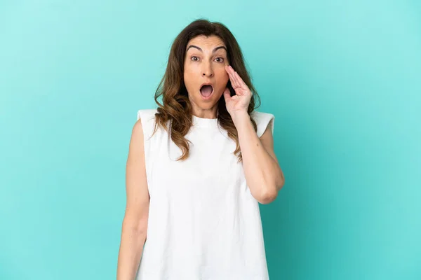 Middle Aged Caucasian Woman Isolated Blue Background Surprise Shocked Facial — Stock Photo, Image