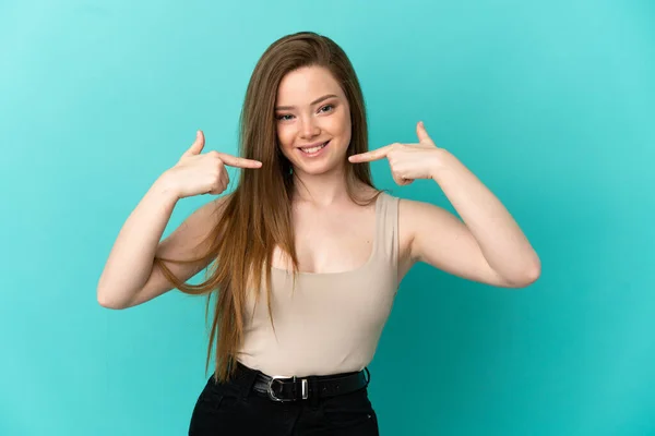 Adolescente Chica Sobre Aislado Azul Fondo Dando Pulgar Hacia Arriba — Foto de Stock