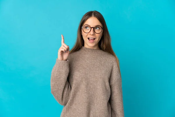 Jonge Litouwse Vrouw Geïsoleerd Blauwe Achtergrond Van Plan Oplossing Realiseren — Stockfoto