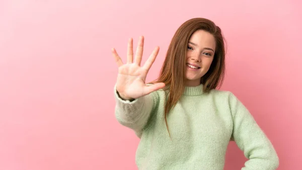 Teenager Mädchen Über Isoliertem Rosa Hintergrund Der Mit Fingern Fünf — Stockfoto