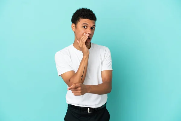 Young African American Man Isolated Blue Background Pointing Side Present — Stok fotoğraf