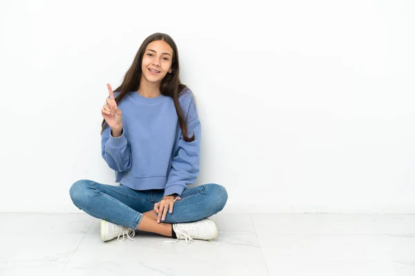 Молодая Француженка Сидит Полу Показывая Поднимая Палец Знак Лучшего — стоковое фото