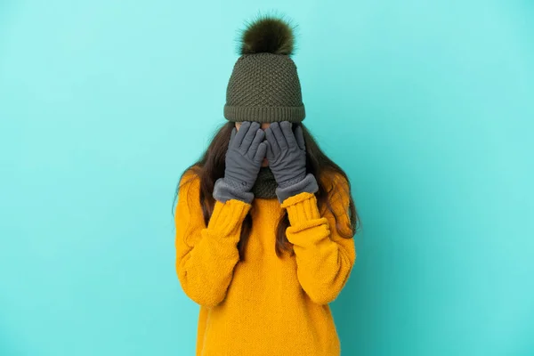 Ung Fransk Flicka Isolerad Blå Bakgrund Med Vinter Hatt Med — Stockfoto